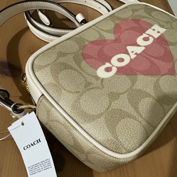 🥰 Coach Mini Jamie Camera Bag In Signature Canvas With Heart Print - Picture 6 of 9